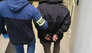 Elektrycznymi zniczami oświetlali mieszkania. Wcześniej kradli je z grobów