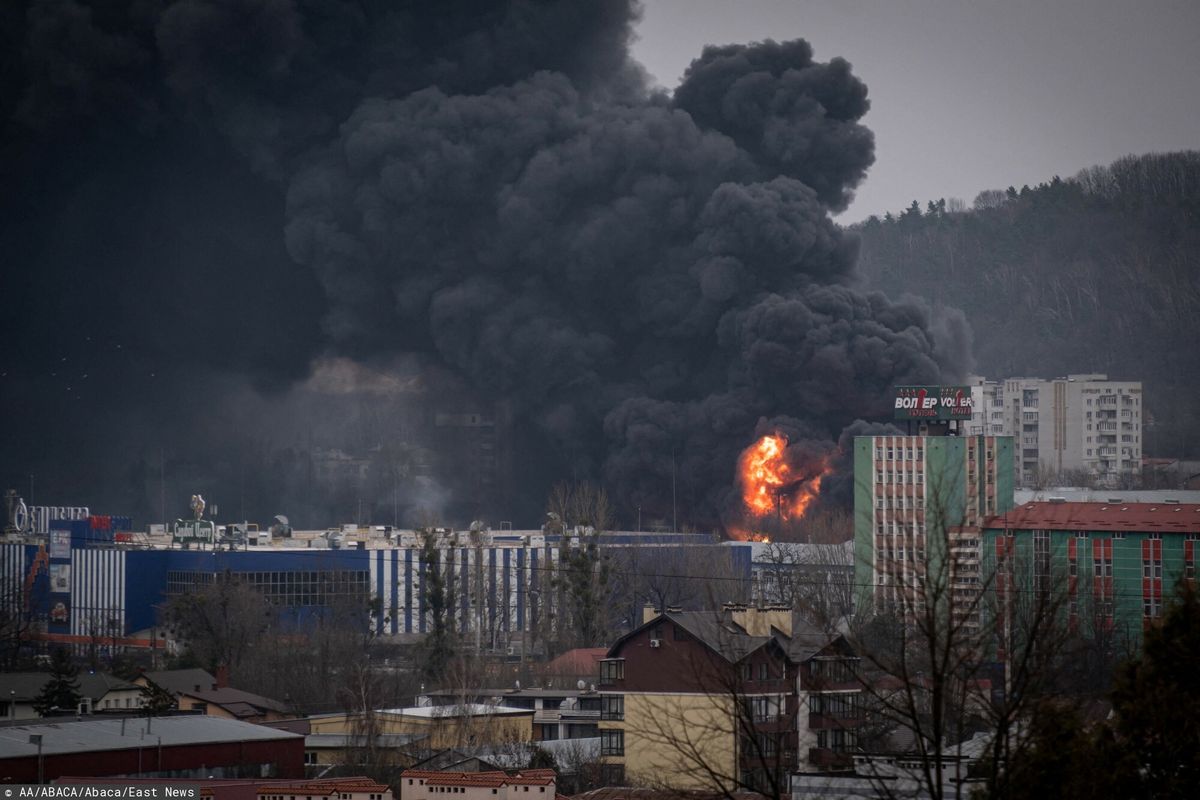 Wojna w Ukrainie. Rosyjski atak na Lwów, Rosjanie bombardują składy paliw 