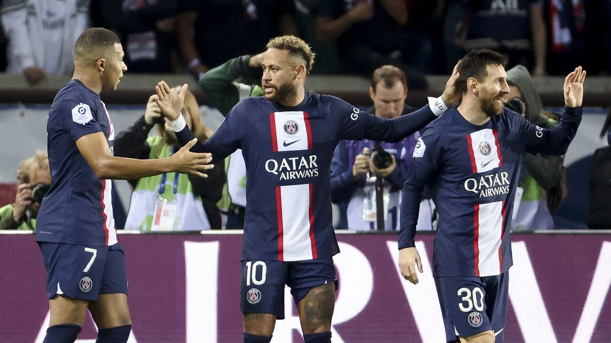 Zdjęcie okładkowe artykułu: Getty Images / Jean Catuffe / Na zdjęciu od lewej: Kylian Mbappe, Neymar i Lionel Messi