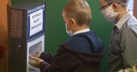 Koronawirus. Sądny dzień w sanepidzie w Słupsku. Poważne szkolne ognisko