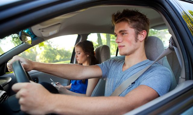 Młodzi kierowcy płacą nawet 5krotnie więcej za OC WP Moto