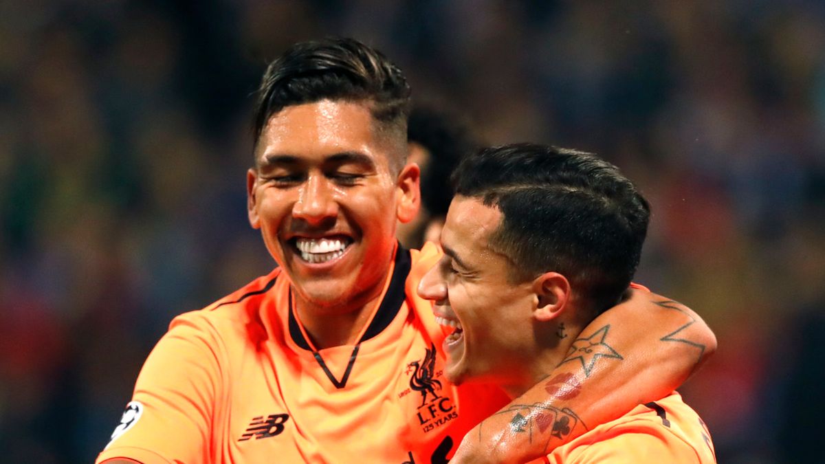 PAP/EPA / PAP/EPA/ANTONIO BAT / Na zdjęciu: Roberto Firmino (z lewej) i Philippe Coutinho (z prawej)