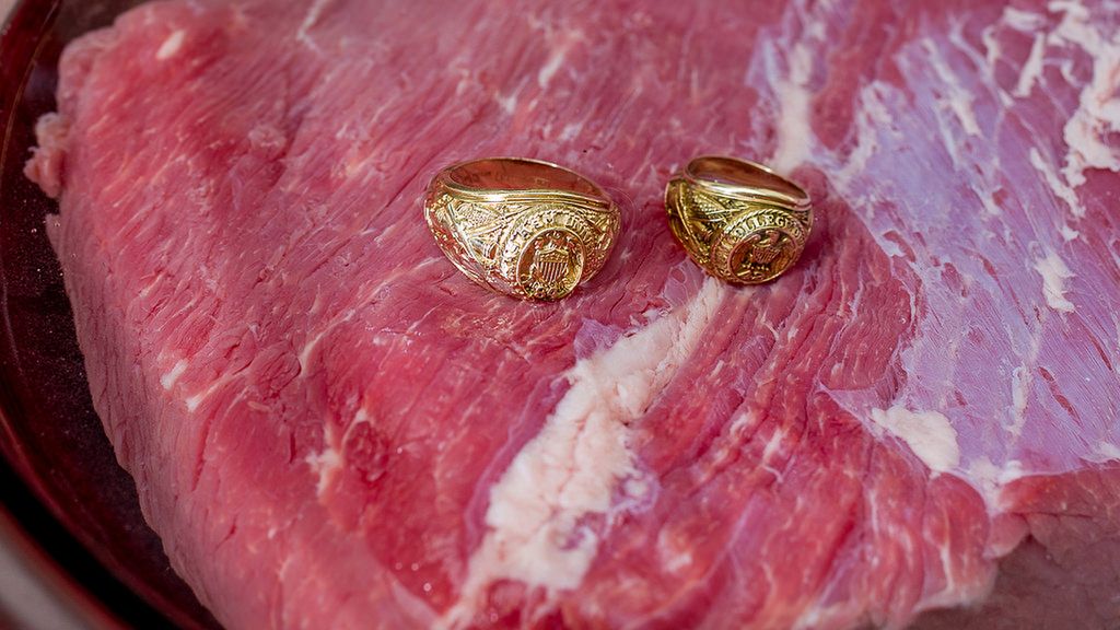 Surowa wołowina zrazowa górna (steki, mięso i tłuszcz, II klasa mięsa)