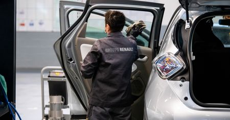 Renault zostaje w Rosji. Przychylnie na to patrzy francuski rząd