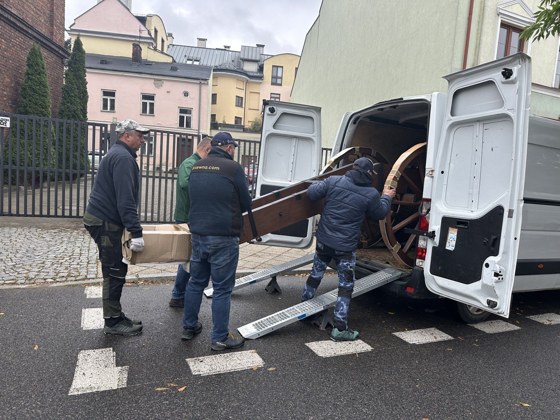 Armaty po rocznych pracach renowacyjnych wróciły na swoje miejsce.