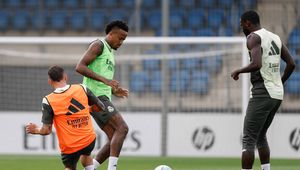 Real zawiesił rozmowy z obrońcą. Ofert dla niego nie zabraknie