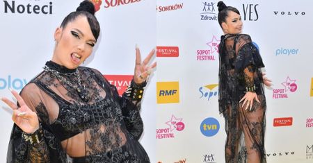 Mroczna Mery Spolsky odziana w koronkową narzutkę i krótki top STROI MINY w ostatni dzień Top of the Top Sopot Festival 2023 (ZDJĘCIA)