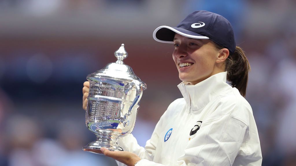 Zdjęcie okładkowe artykułu: Getty Images / Julian Finney / Na zdjęciu: Iga Świątek po wygranym US Open 2022