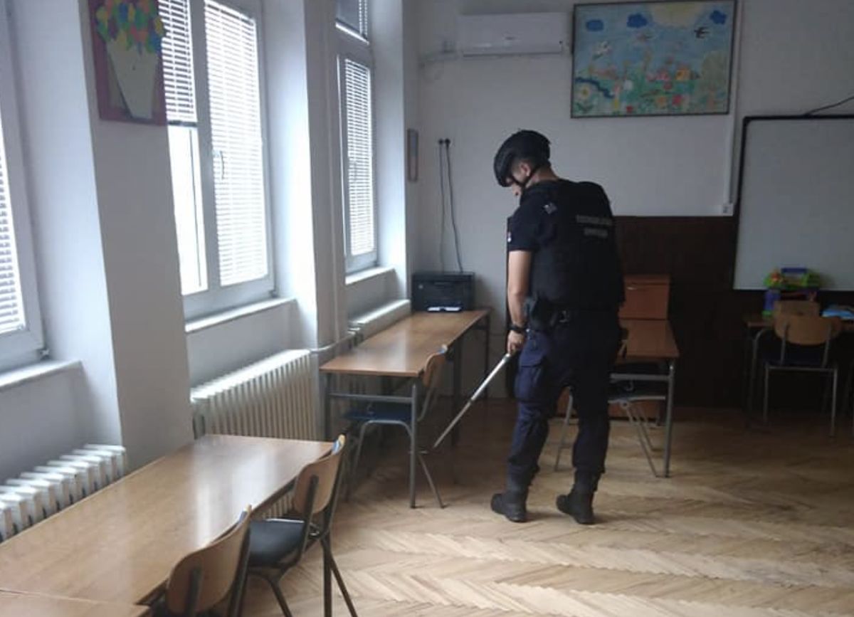 Policja serbska przeszukała kilkaset szkół, szpitali, centrów handlowych pod kątem obecności ładunków wybuchowych