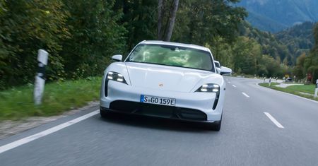 Porsche ze wzrostami sprzedaży w 2021 roku. Spora w tym zasługa aut z wtyczką