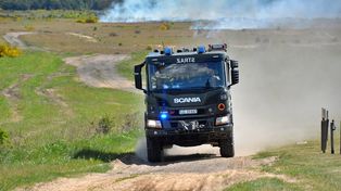 Toruń: Duży pożar na poligonie. W akcji dziesiątki strażaków