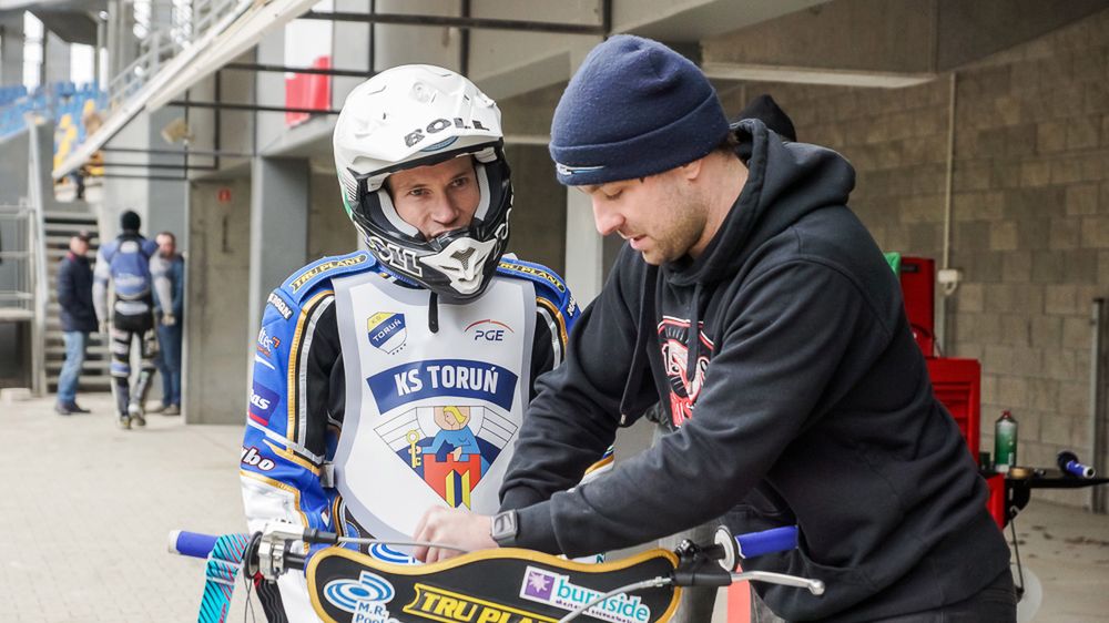 Na zdjęciu Jason Doyle trenuje na Motoarenie