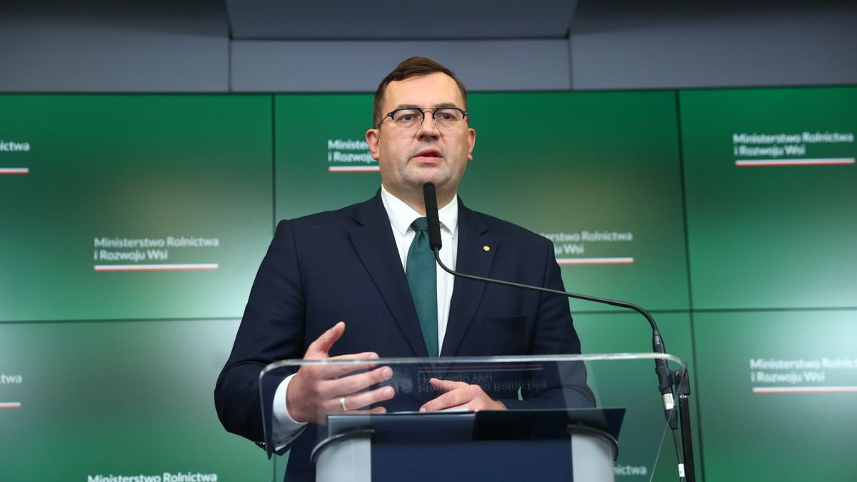 Ministerstwo Rolnictwa o dzia?ce pod CPK
29.10.2025 Warszawa Ministerstwo Rolnictwa i Rozwoju Wsi  Konferencja ministra Stefana Krajewskiego i dyrektora generalnego KOWR Henryka Smolarza: komentarz ws. dzialki przeznaczonej pod budowe CPK Fot Tomasz Jastrzebowski/REPORTER
N/z: Stefan Krajewski
Tomasz Jastrzebowski/REPORTER