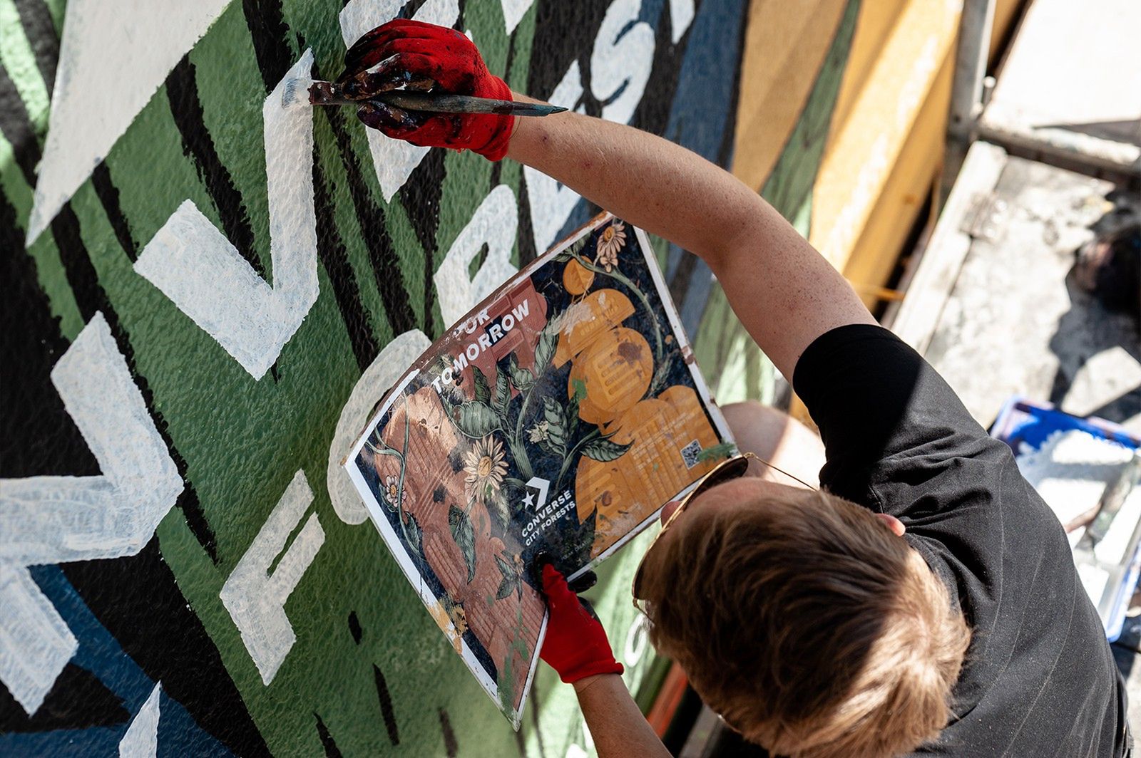 Kolorowy mural w Warszawie oczyszcza powietrze z "mocą" 720 drzew 3