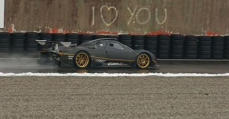Pagani Zonda R na torze - zdjęcia