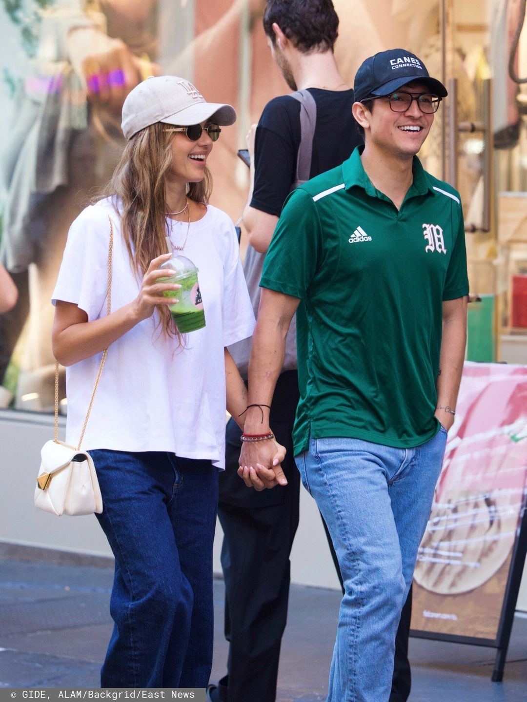 Jessica Alba i Danny Ramirez na spacerze