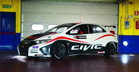 Honda Racing Team i testy wyścigowego modelu Civic