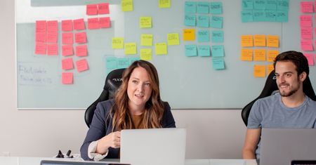 Benefity pracownicze a zadowolenie i rotacja pracowników