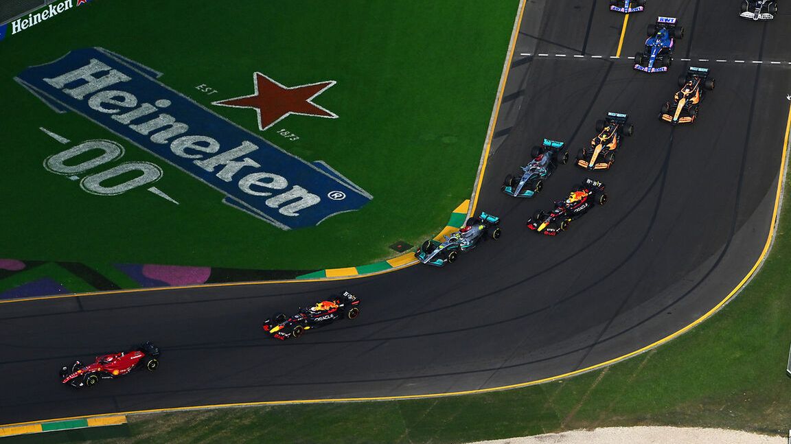 Zdjęcie okładkowe artykułu: Materiały prasowe / Red Bull / Na zdjęciu: start do wyścigu F1 
