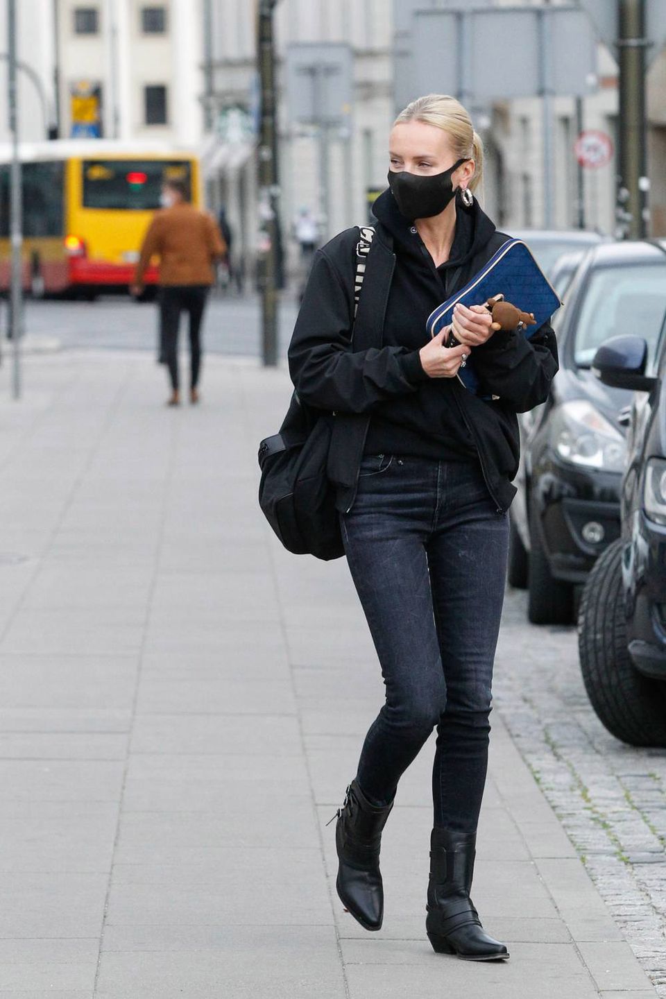 Agnieszka Woźniak-Starak w drodze z pracy