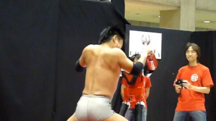 Pierwszy wrestlingowy pojedynek robot vs. człowiek (wideo) 1