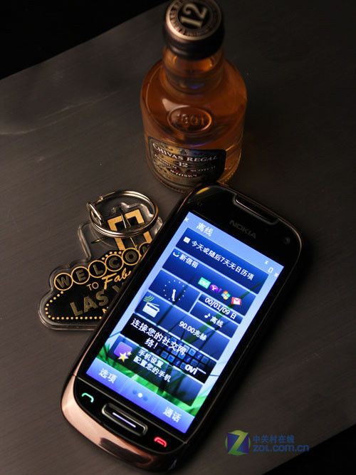 Nokia C7 na nowych, niecodziennych zdjęciach [galeria] 2