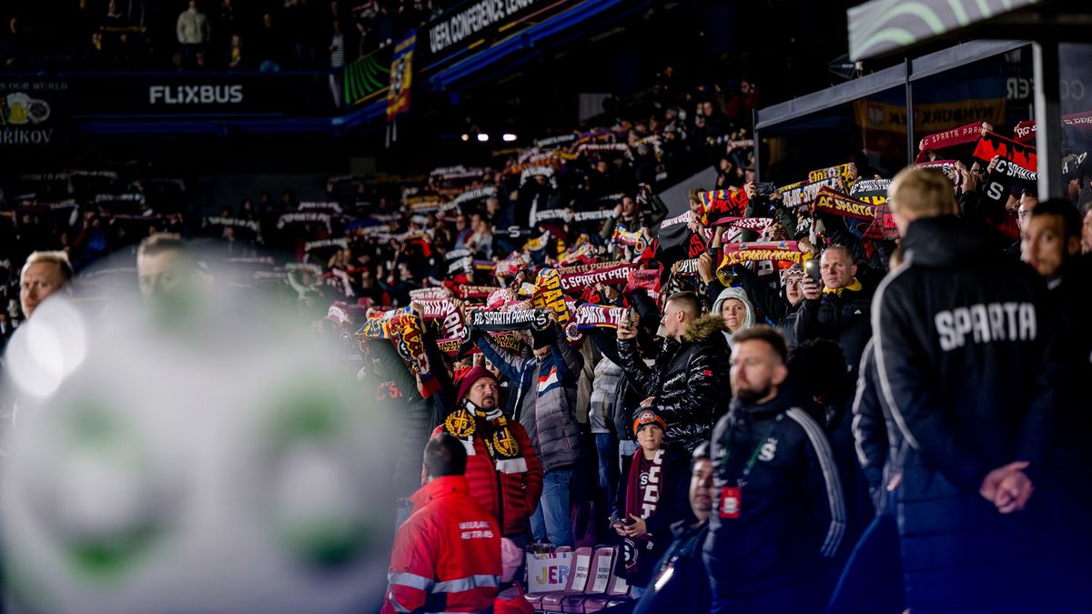 Getty Images / Thomas Eisenhuth - UEFA/UEFA / Na zdjęciu: Kibice Sparty Praga.