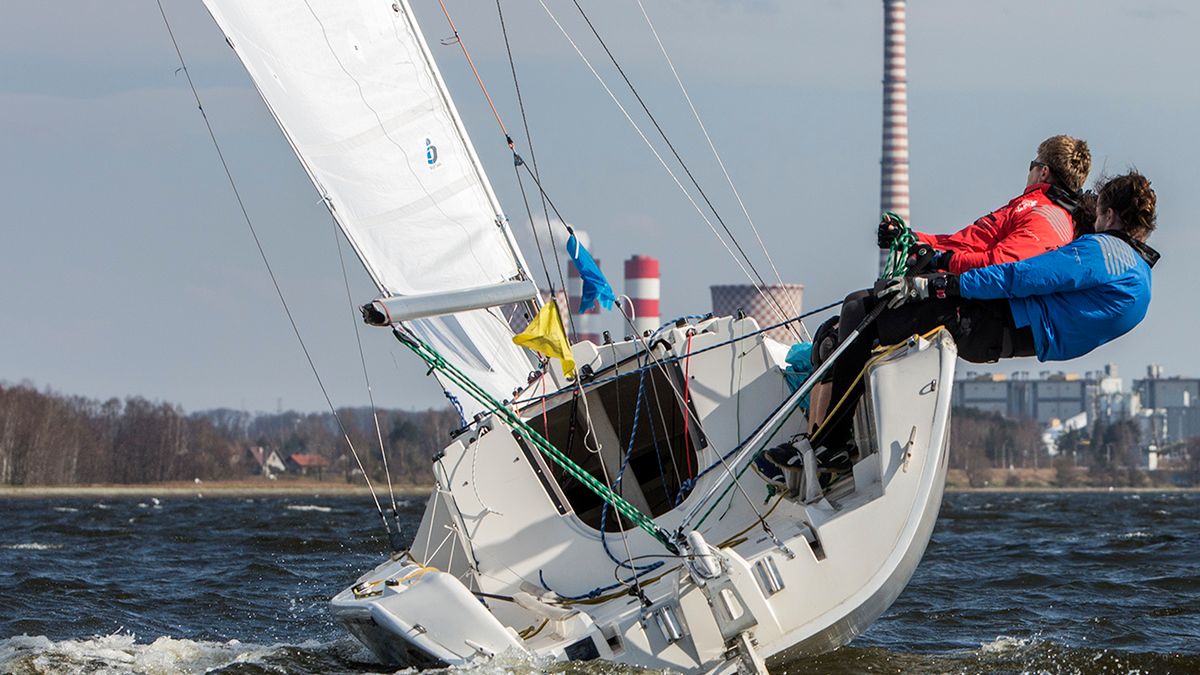 Materiały prasowe / Mariusz Libera, polishmatch.pl / Na zdjęciu: Jedna z załóg podczas regat Polish Match Tour