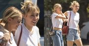 Uśmiechnięta Miley Cyrus eksponuje tatuaże na spacerze z kochanką (FOTO)