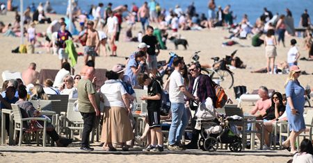 Bałtyk wciąż kusi, ale portfele Polaków są napięte. Wiemy, co najbardziej psuje nam urlop