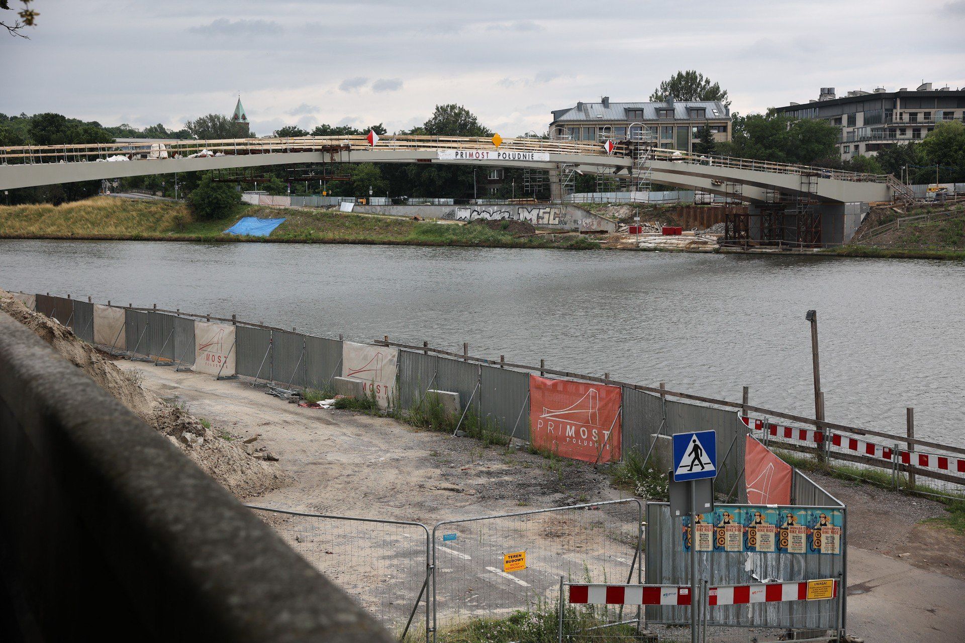 Prace przy budowie kładki są zaawansowane, a miasto teraz zleca analizę krajobrazową