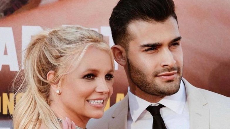 Britney Spears dodała zdjęcie z chłopakiem z okazji 39. urodzin. Fani biją na alarm: "To wygląda, jakby on miał ją zaraz UDUSIĆ" (FOTO)