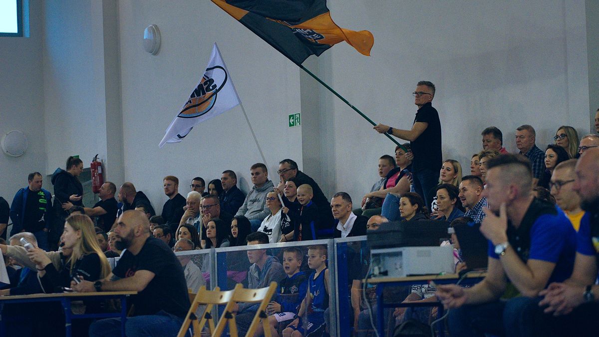 Zdjęcie okładkowe artykułu: Materiały prasowe / dyziekkrzyzanowski / Fani podczas meczu MKS Smyk - GTK