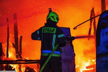 Tragiczny pożar w Szumowie. Nie żyją kobieta i dziecko