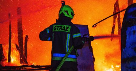 Tragiczny pożar w Szumowie. Nie żyją kobieta i dziecko