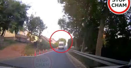 Kto winny kolizji? Policja i sąd mieli różne opinie. Internauci są niemal zgodni