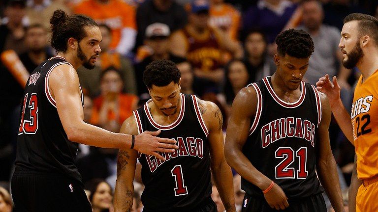 AFP / Na zdjęciu pamiętny skład Chicago Bulls. Od lewej Joakim Noah, Derrick Rose i Jimmy Butler