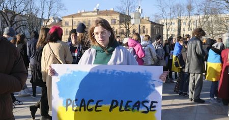 Były śpiewy, pokazy tańca i okrzyki sprzeciwu. Wiec solidarności z Ukrainą w Lublinie