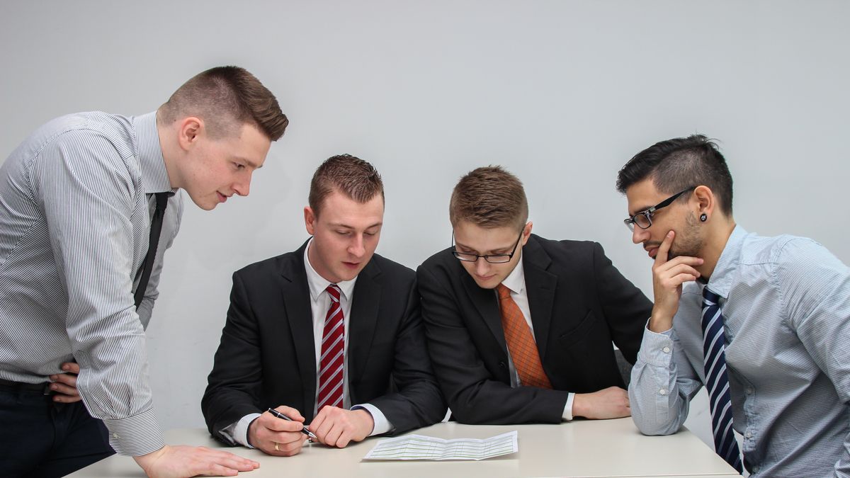 Definicja syndykatu nie jest jednoznaczna. Może ona oznaczać między innymi spółkę przedsiębiorstw czy też ich trwałe porozumienie.