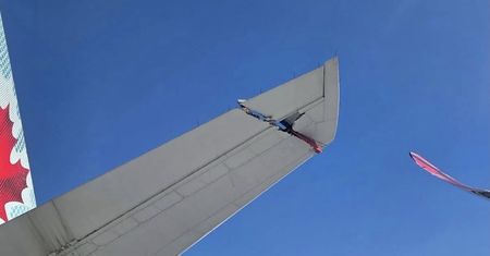 Zderzenie na lotnisku w Los Angeles. A350 Delty uszkodził ogon Boeinga 777