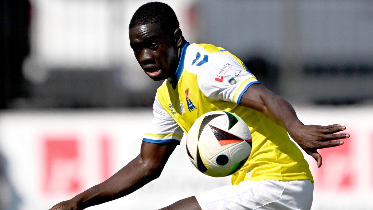 PAP / Dariusz Delmanowicz / Na zdjęciu: Mbaye N'Diaye nie zagra przez kilka tygodni