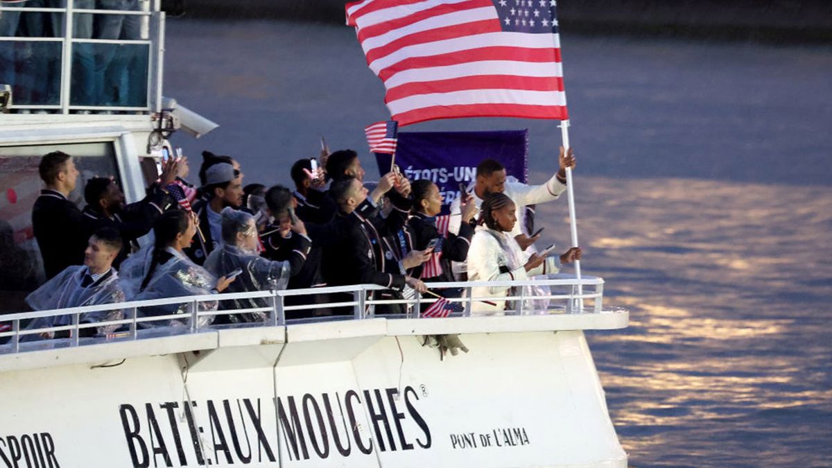 Getty Images / Wally Skalij/Los Angeles Times / Na zdjęciu: Coco Gauff i LeBron James razem nieśli flagę USA