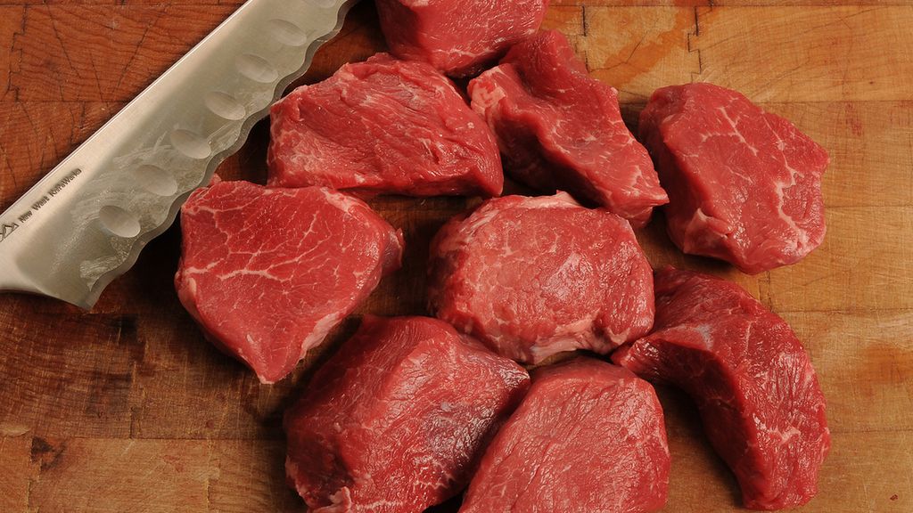 Surowa łopatka wołowa (mięso i tłuszcz)