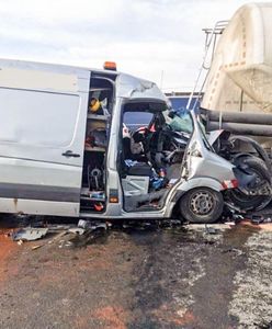 Poważny wypadek na mazowieckiej S8. Ratownicy odratowali kierowcę samochodu dostawczego
