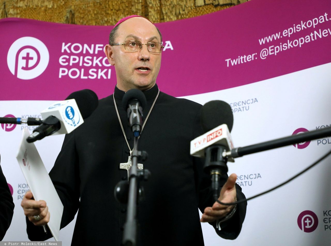 Koronawirus w Polsce. Abp Wojciech Polak: "zaszczepię się"