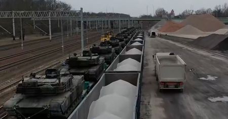 Sznur czołgów dotarł do Warszawy. Jest nagranie