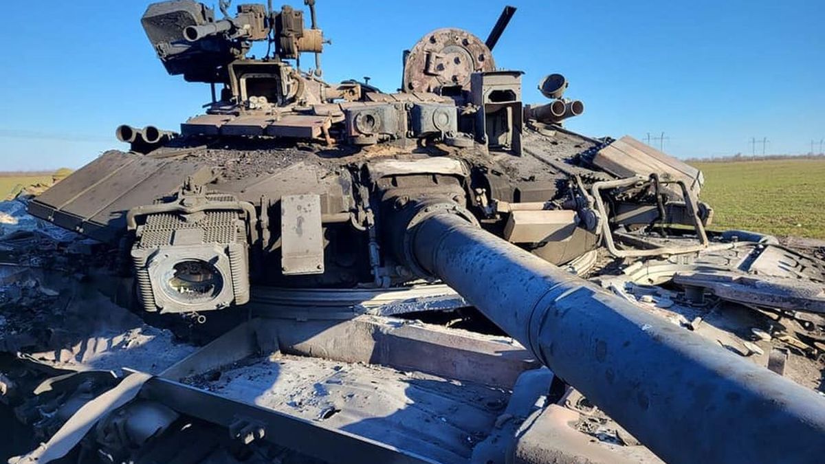Jeden ze zniszczonych T-90 w Ukrainie, zdjęcie pogladowe