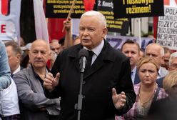 Wykrzykują hasło na każdym wiecu. Kaczyński: nie jest wulgarne
