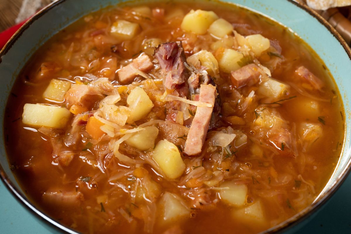 Kapuśniak  na tym mięsie będzie pełen smaku