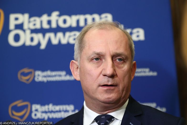 Przewodniczący klubu PO poinformował dziennikarzy, że Platforma Obywatelska składa w Sejmie uchwałę o powołaniu komisji śledczej do wyjaśnienia tzw. afery KNF